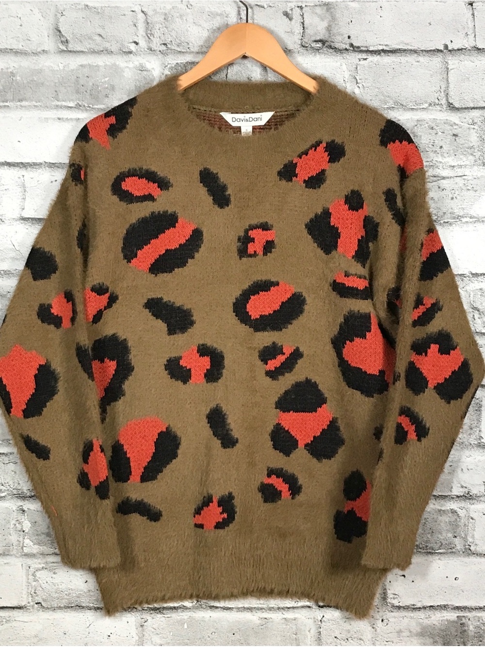 NWT Fuzzy Leopard Print Crew Neck Pullover Sweater. Size S